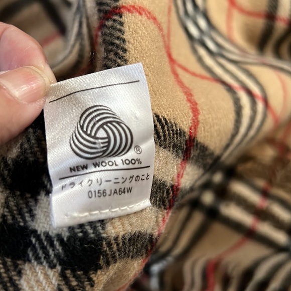 Vintage Burberry’s rectangle scarf - Picture 5 of 10